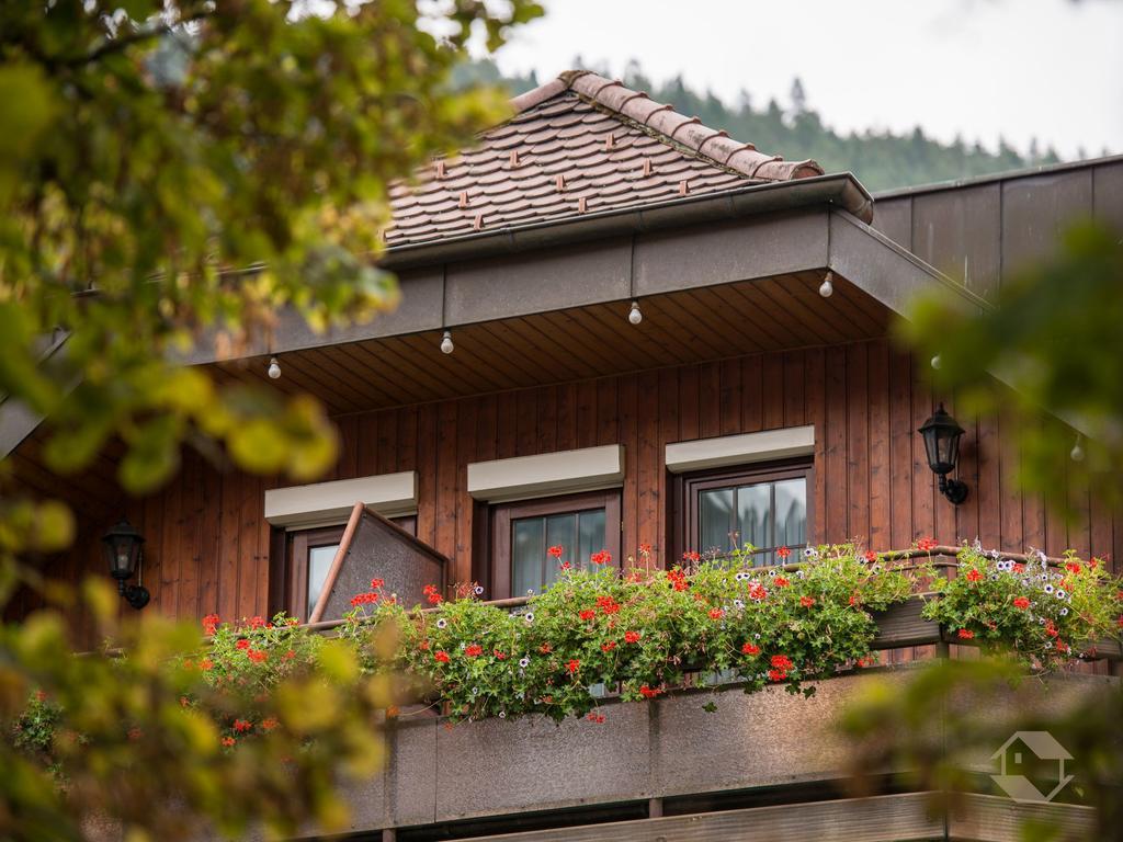 Hotel Restaurant Alte Linde Bad Wildbad Exterior foto